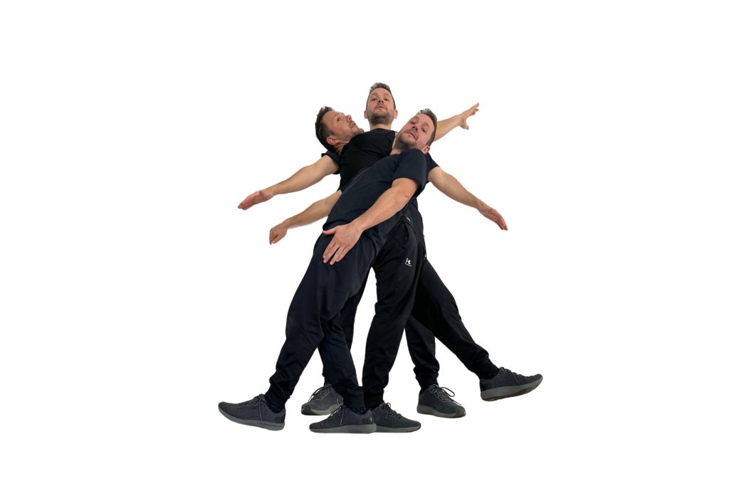 Personas realizando ejercicios de salto a la cuerda para mejorar resistencia, coordinación y velocidad