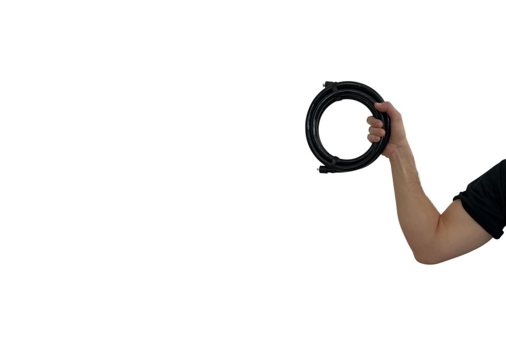 Entrenamiento integral con cuerda de salto trabajando músculos de pantorrillas, cuádriceps, glúteos, y más