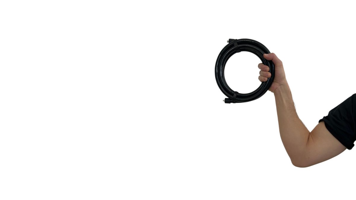 Entrenamiento integral con cuerda de salto trabajando músculos de pantorrillas, cuádriceps, glúteos, y más