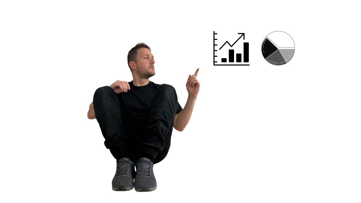 Hombre señalando a gráficos que representan los beneficios del salto a la cuerda basados en estudios científicos