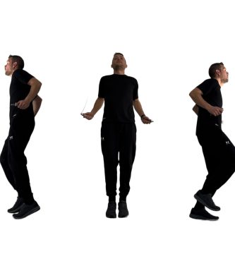 Secuencia de ejercicios de salto con cuerda, mostrando técnica de salto básico y alternando los pies.