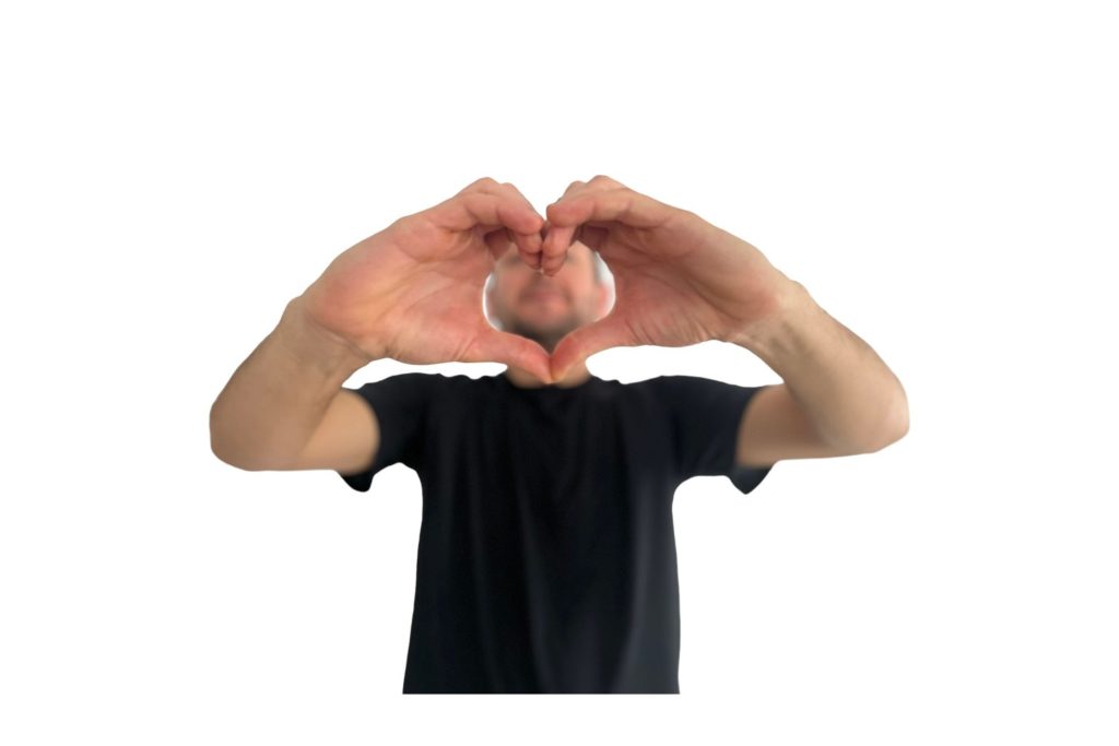 Persona realizando un entrenamiento de salto a la cuerda para mejorar el cardio