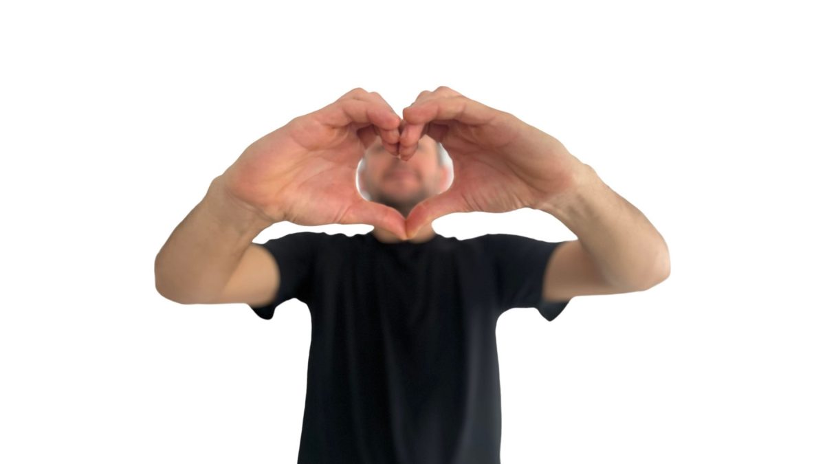 Persona realizando un entrenamiento de salto a la cuerda para mejorar el cardio